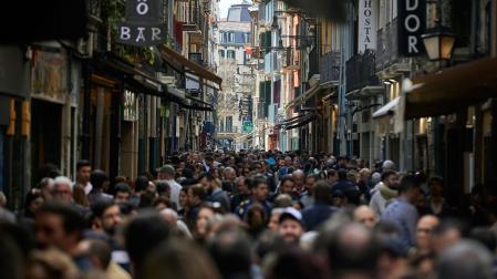 La calle san Nicolás de Pamplona, repleta de gente