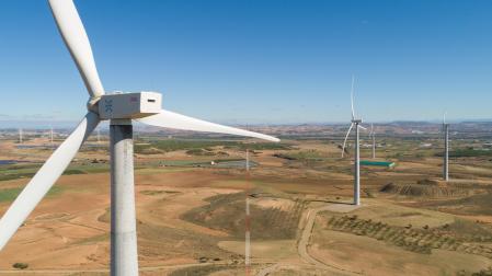 A: BLANCA ALDANONDO
F: 13/09/2023
P:  
L: ABLITAS
T: AEROGENERADORES DEL GRUPO ENHOL. MOLINOS DE VIENTO