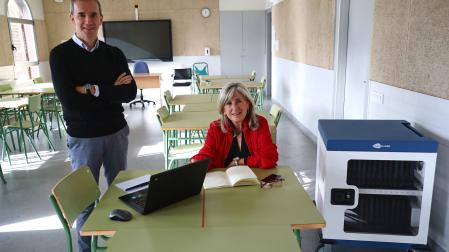 Marcelino Arrosagaray y Garbiñe Urreizti, jefe de estudios y directora de la Escuela.
