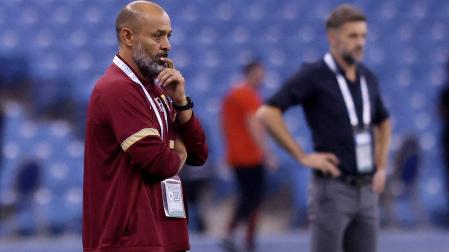 El exguardameta rojillo Nuno Espirito Santo dirigiendo un encuentro al Al-Ittihad