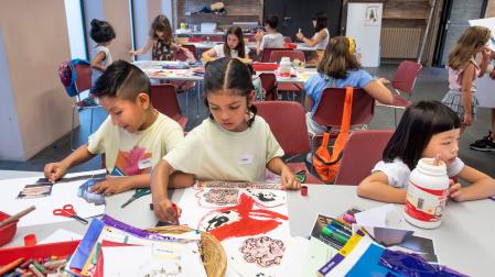 Participantes en ediciones anteriores del taller infantil de Navidad del Museo de Navarra