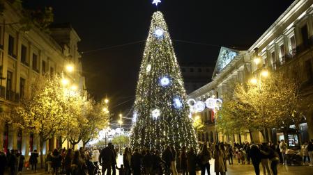 *A: JOSE CARLOS CORDOVILLA 
*F: 29-11-2023
*P:  
*L: PAMPLONA 
*T: INAUGURACION LUCES DE NAVIDAD. PLAZA DEL CASTILLO Y PLAZA DEL AYUNTAMIENTO