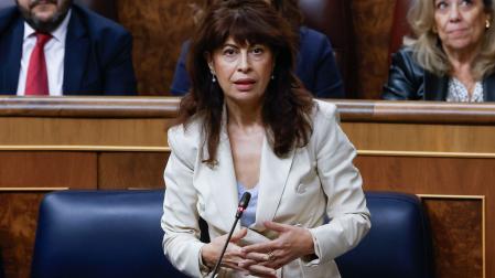 La ministra de Igualdad, Ana Redondo, interviene en la sesión de control al Ejecutivo este miércoles en el Congreso