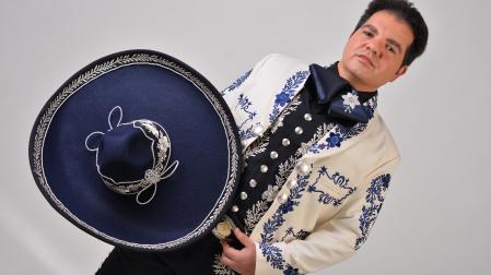 El pamplonés Roberto Urrutia regresa con un festival prenavideño lleno de rancheras, jotas, bailes y más, en Ansoáin.