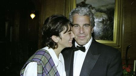 Ghislaine Maxwel y Jeffrey Epstein (imagen de archivo)