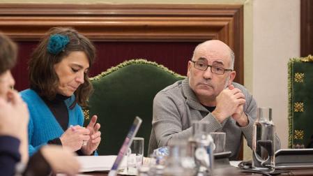 Joxe Abaurrea junto a Maider Beloki en el Ayuntamiento de Pamplona