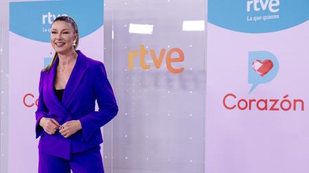 Anne Igartiburu posa durante la presentación del programa de televisión ‘D Corazón’