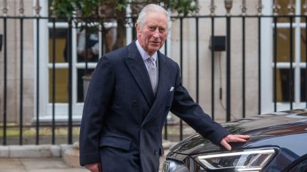 El rey Carlos III de Inglaterra sale del hospital tras su operación