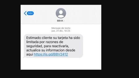 Unos de los mensajes que utilizan los estafadores para hacerse con los datos de las cuentas bancarias mediante un mensaje SMS