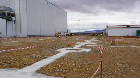Trabajos en la parcela donde se construirá la nueva planta de Elaborados Naturales en Funes