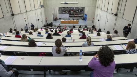 Proceso selectivo de la Administración foral celebrado en el aulario de la UPNA.