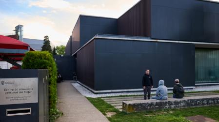 Exterior del albergue de Trinitarios, en una imagen tomada es lunes por la tarde noche.