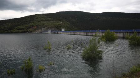 Los embalses de Navarra siguen en muy buena situación y la reserva de agua se mantiene por encima del 90%. En la imagen, vista de Itoiz esta misma semana, que roza el lleno