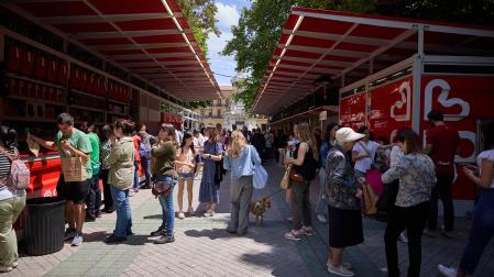 Fotos de la apertura de la Tómbola de Caritas en Pamplona. /