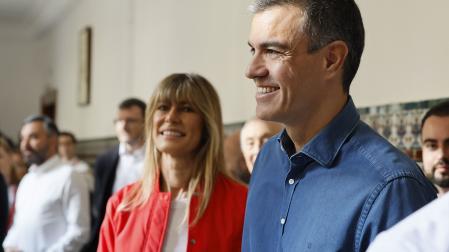Begoña Gómez y Pedro Sánchez, en el colegio electoral este domingo 9 de junio