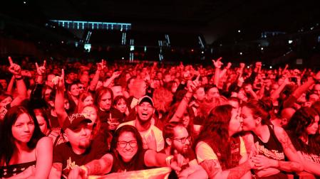 Actuaciones y público asistente al festival del rock y el heavy Invincible Shield Tour en el pabellón Navarra Arena con lkas actuaciones de Saxon, Uriah Heep y Judas Priest