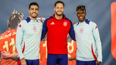 Los navarros Mikel Merino, Álex Remiro y Nico Williams posaron este domingo para Diario de Navarra desde la Eurocopa de Alemania