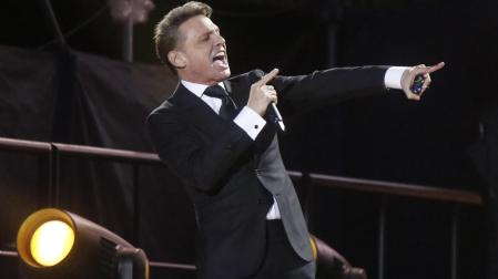 El cantante Luis Miguel, durante el concierto ofrecido en Córdoba, en el inicio de su gira por España