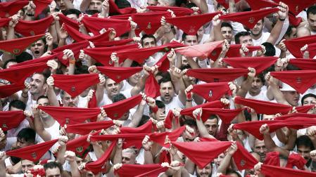 Estalla la fiesta en Pamplona con el lanzamiento del chupinazo a cargo de Duguna
