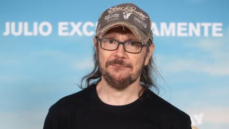 El actor y director Santiago Segura posa durante la presentación de la película `Padre no hay más que uno 4 `