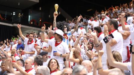 Ambiente y jugadas de la final del Torneo de Pelota San Fermín disputada en el frontón Labrit entre Jokin Altuna y Jon Ander Peña