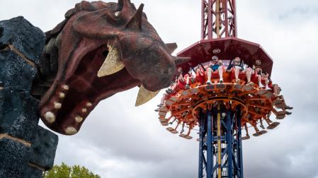 Una de las nuevas atracciones de gran caída libre en el parque Sendaviva.