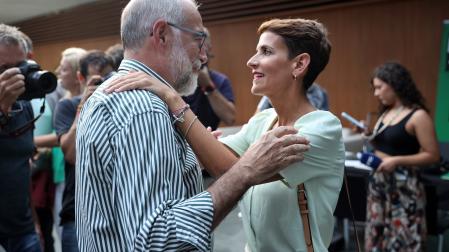 La presidenta del Gobierno, María Chivite (PSN), y el consejero de Salud, Fernando Domínguez (Geroa Bai)