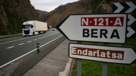 Instantánea de la N-121-A, a la altura del límite de Endarlatsa con Gipuzkoa.