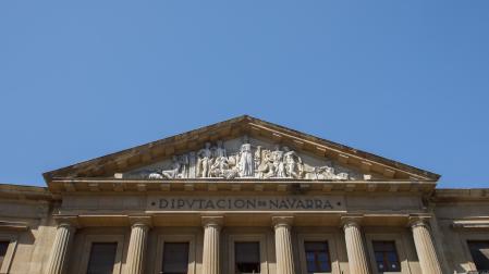 Fachada del Palacio de Navarra