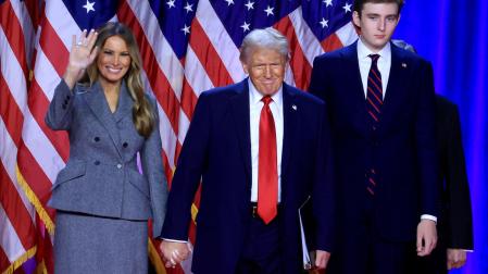 Donald J. Trump, celebra sus resultados con su mujer Melania Trump y su hijo Barron Trump