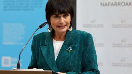 Laura Aznal, portavoz de EH Bildu, realiza declaraciones a los periodistas este jueves en el Parlamento foral