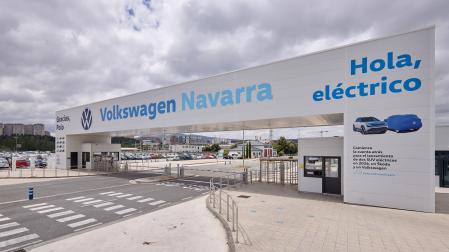Entrada a la fábrica de Volkswagen Navarra, en Landaben
