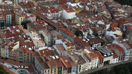 Imagen aérea del Casco Antiguo de Pamplona, barrio en el que el Ayuntamiento también tiene viviendas