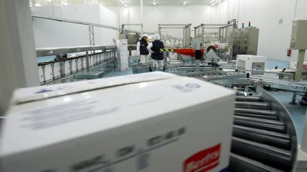 Imagen de una de las líneas de producción de la empresa Berlys, una de las marcas del grupo panadero Monbake, en Tajonar.