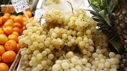 Las uvas acompañan a las Campanadas en cientos de hogares.