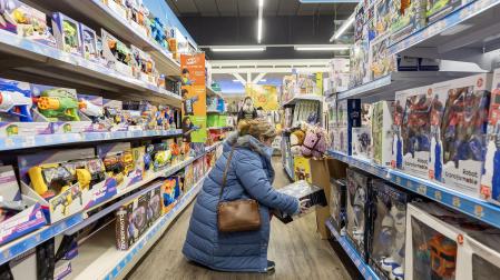 Fotos de las compras navideñas de juguetes./