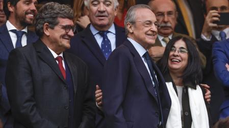 El gobernador del Banco de España, José Luis Escrivá; el presidente del Real Madrid, Florentino Pérez, y la alcaldesa de Las Palmas, Carolina Darias