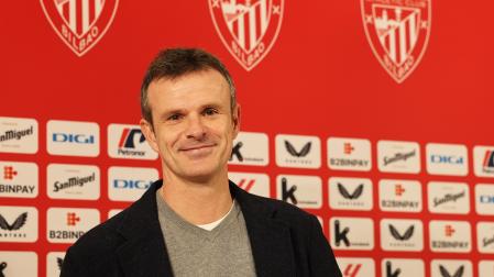El presidente del Athletic Clun, Jon Uriarte, antes de la rueda de prensa para hacer balance de cómo va la temporada /