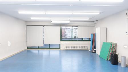 Interior de una de las salas de la Casa de la Juventud