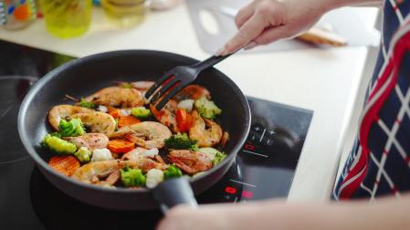 Cocinando en una sartén