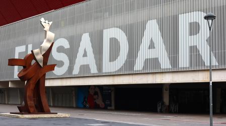 Una vista exterior del estadio de El Sadar
