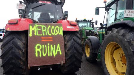 En la concentración de tractores del pasado 10 de febrero en Tafalla se vieron varios carteles en contra del acuerdo con Mercosur
