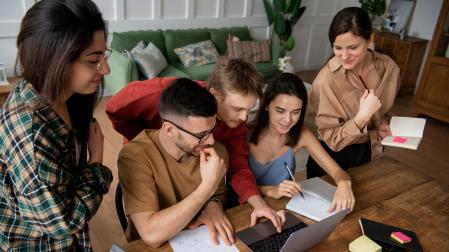Un grupo de universitarios