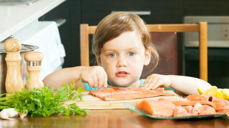El salmón es rico en ácidos grasos omega-3