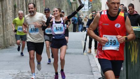 Aritz Seminario y Estefanía Unzu, Verdeliss, corriendo juntos en la subida por Santo Domingo