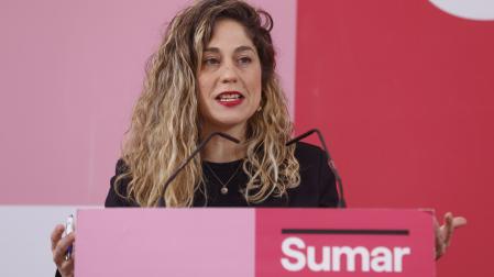 La secretaria de organización de Movimiento Sumar, Lara Hernández, en la rueda de prensa que ha ofrecido este lunes en Madrid