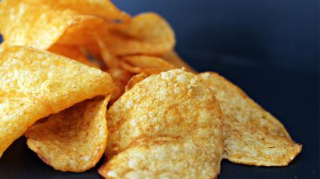 En las patatas tipo chips se han encontrado concentraciones elevadas de acrilamida durante el proceso de fritura