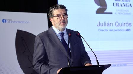 Fotos de la entrega del premio José Javier Uranga a Julián Quirós.|