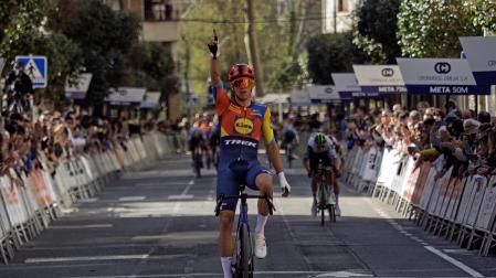Imágenes de la salida, la carrera y los podios del Gran Premio miguel Induráin 2025 /