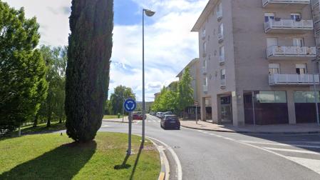 Rotonda de acceso a la calle la Ermita desde la carretera de Badostáin